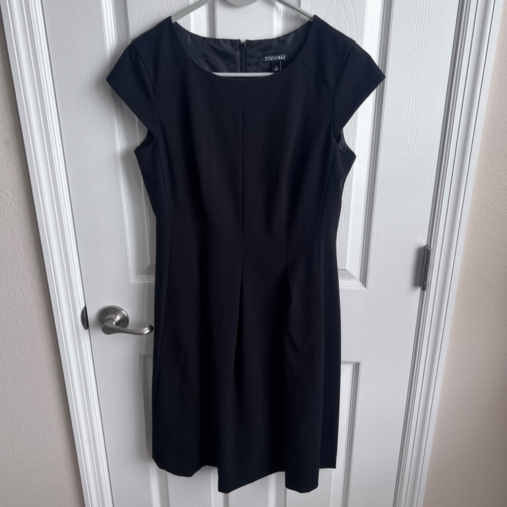 Roz & Ali Womens Black Cap Sleeve Pleated Sheath Dress Size 8 Business Formal